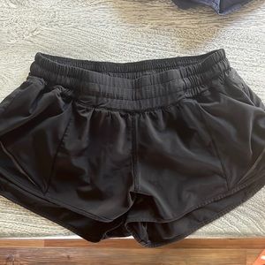 Lululemon black Hotty hot low rise 2.5” shorts